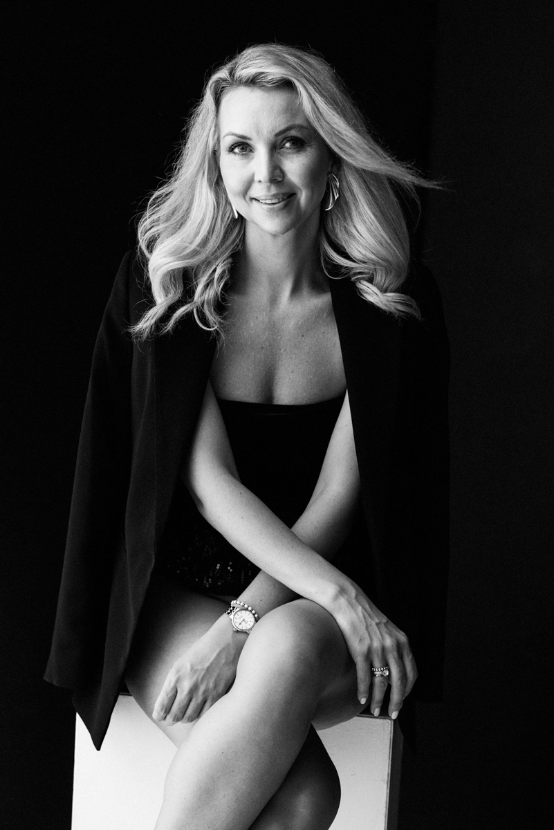 naiselik fotosessioon fotostuudios